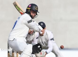 County Championship: Sussex in dominant position against Hampshire at end of second day