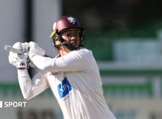 County Championship: Thomas puts leaders Somerset on top against Leicestershire