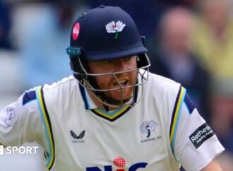 County Championship: Title-chasing Somerset struggle at Yorkshire