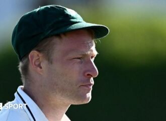County Championship: Waite helps Pears build lead over Derbyshire