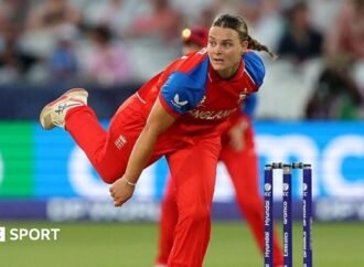 Dani Gibson: England all-rounder signs new Somerset contract