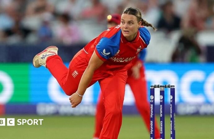 Dani Gibson: England all-rounder signs new Somerset contract