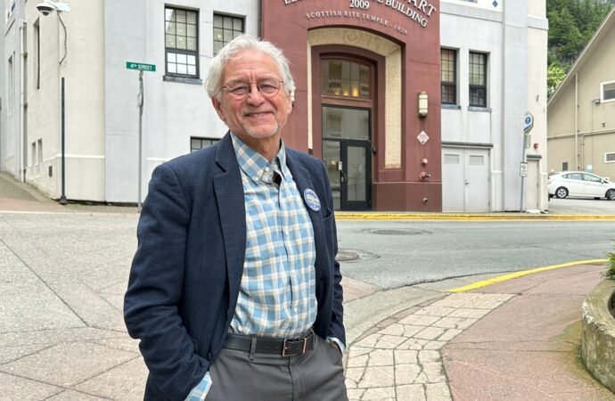 Democrats aim to unite behind one candidate in Alaska governor’s race as they hope to flip the seat