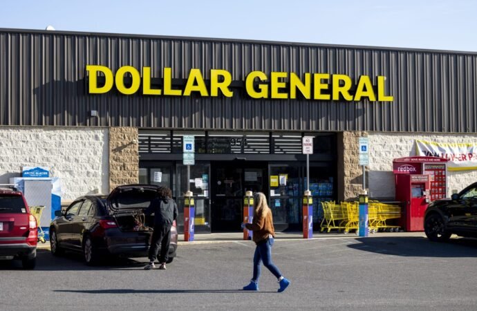 Dollar General CEO says consumers making $100,000 a year don’t feel like high-income shoppers anymore as high gas prices and inflation reshape habits | Fortune