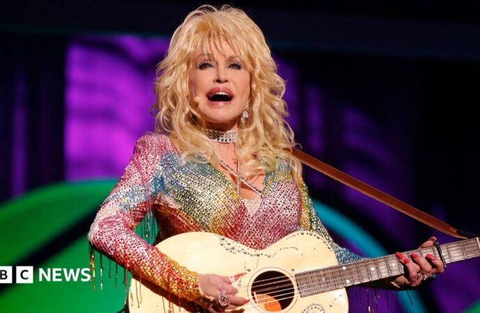 Dolly Parton’s manager accuses nephew who announced her death of threats and intimidation