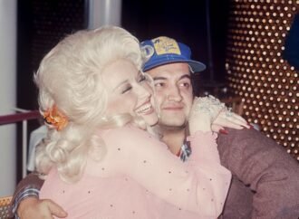 Dolly Parton’s secret weapon against Nashville: turning men into the punchline | Fortune