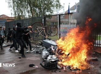 Dozens hurt and hundreds arrested in wave of French school protests