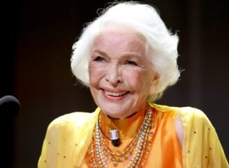 Ellen Burstyn Cries as She Gets Venice Golden Lion for Lifetime Achievement: ‘It’s One Thing to Win an Oscar, Tony or Emmy — All of Which I’ve Won. But This Is a Lot’