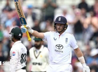 England vs Pakistan: Joe Root and Jordan Cox come through scare to win third Test and 3-0 sweep