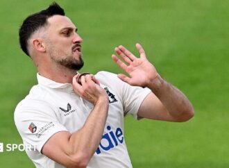 Ethan Bamber boosts Warwickshire Bears as Glamorgan crumble
