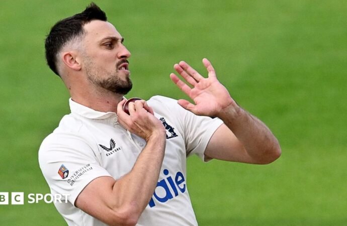 Ethan Bamber boosts Warwickshire Bears as Glamorgan crumble