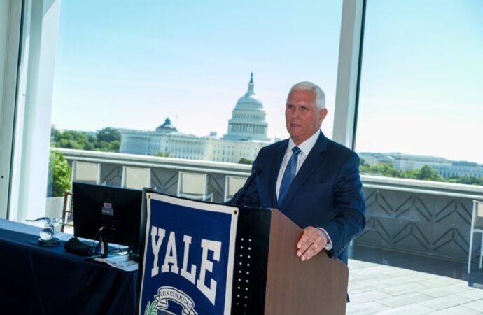 Exclusive: Inside the room where Nancy Pelosi and Mike Pence shared an emotional embrace in front of America’s leadership class | Fortune