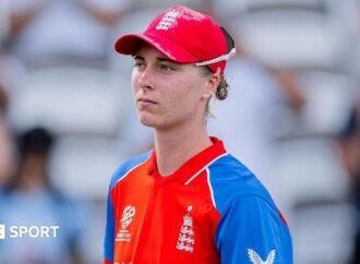 Freya Kemp: England all-rounder joins Surrey on “multi-year” deal