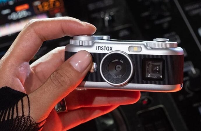 Fujifilm’s Instax Pal 2 is a tiny digital camera that may not disappoint