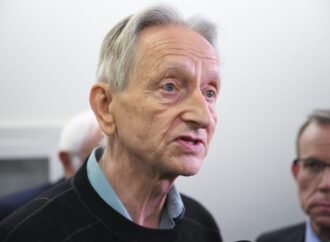‘Godfather of AI’ explains how humanity could end: Even without a bad actor, AI ‘may derive subgoals that cause it to want to get rid of people’ | Fortune