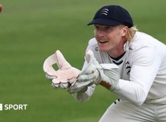 Harry Duke: Middlesex sign Yorkshire wicketkeeper after loan spell