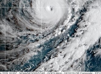Hawaii residents told to expect tropical storm conditions as Hurricane Lowell passes to the west