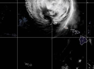 Hawaii’s western islands hit by fierce winds and heavy rain from Hurricane Lowell