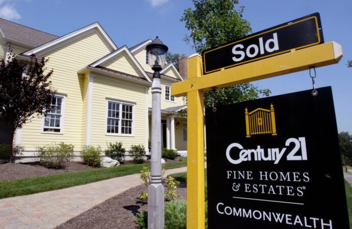 Housing market: Mortgage rates rise for third straight week to highest level since June 2025 while home sales fall for third month in a row | Fortune