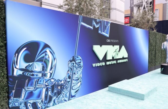 How to Stream the VMAs Live Online