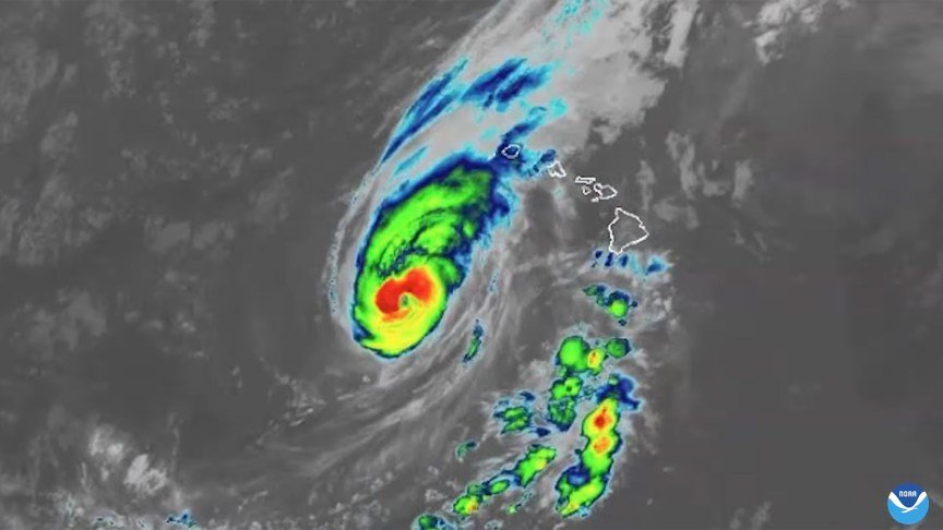 A weather radar of Hurricane Lowell as it hit Hawai'i.