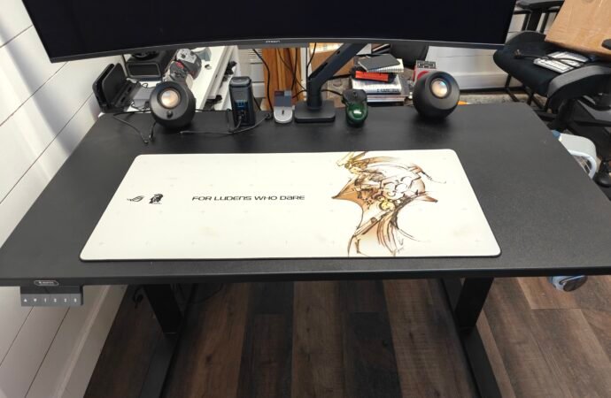 I’m Honestly Shocked Every Gaming Desk Doesn’t Have This Feature – CNET