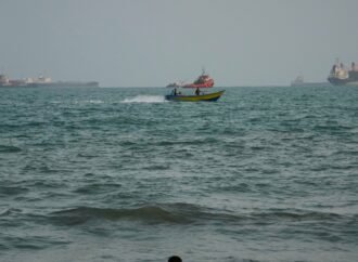 Iran claims strike on US ship in Strait of Hormuz as fighting escalates