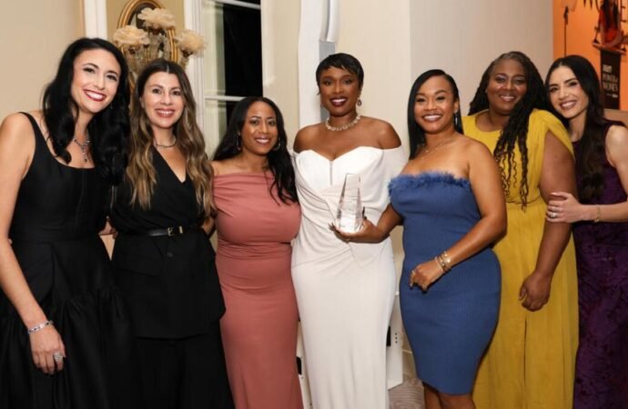 Jennifer Hudson Thanks Her Talk Show Team at Power of Women: ‘I Could Not Live This Life Without You’