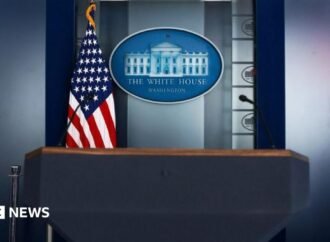 Judge temporarily overturns Trump’s White House media ban