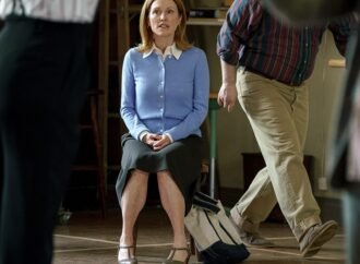 Julianne Moore to Receive Zurich’s Golden Icon Award as Jesse Eisenberg’s ‘The Debut’ Screens