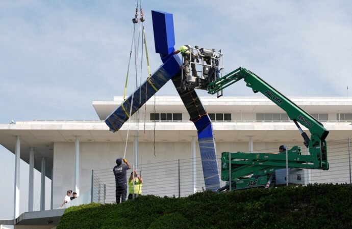 Kennedy Center disassembles ‘Blue’ sculpture from its grounds