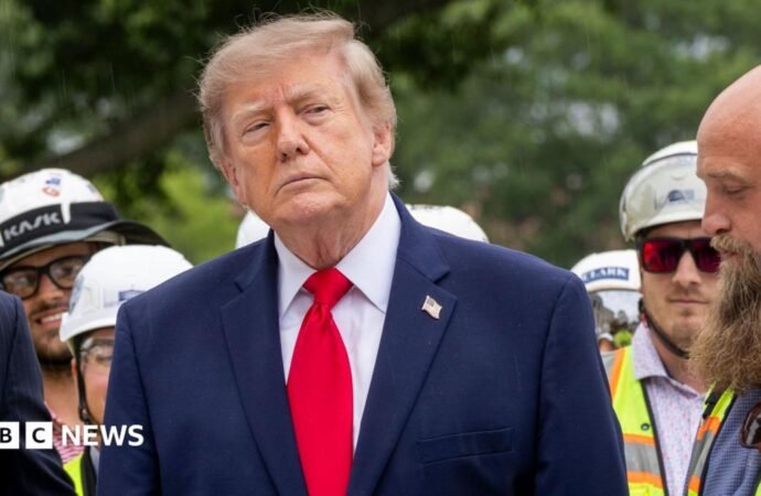 Major US outlets boycott shared Trump coverage in protest at media ban