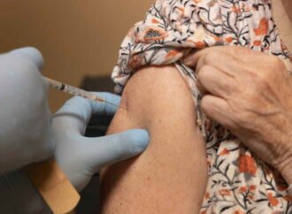 Medical groups offer vaccine guidance to fill federal vacuum