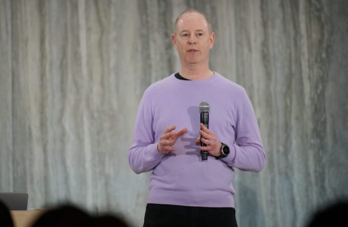 Microsoft head of communications Frank Shaw leaving after nearly 30 years of shaping software giant’s public messaging | Fortune
