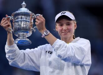 Millionaire Gen Z tennis star Elena Rybakina turned down 15 colleges to keep playing tennis—against her dad’s wishes. Now she’s no. 1 in the world | Fortune
