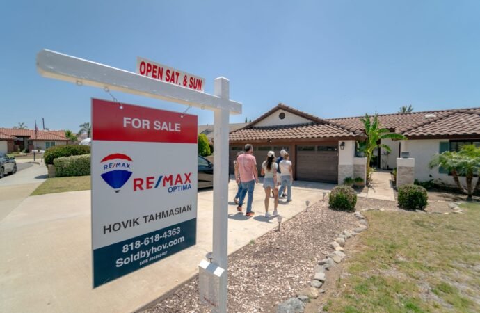 Mortgage lending standards are so tight that homebuyers must have ‘pristine’ credit histories, study says, as sales head for 31-year low | Fortune