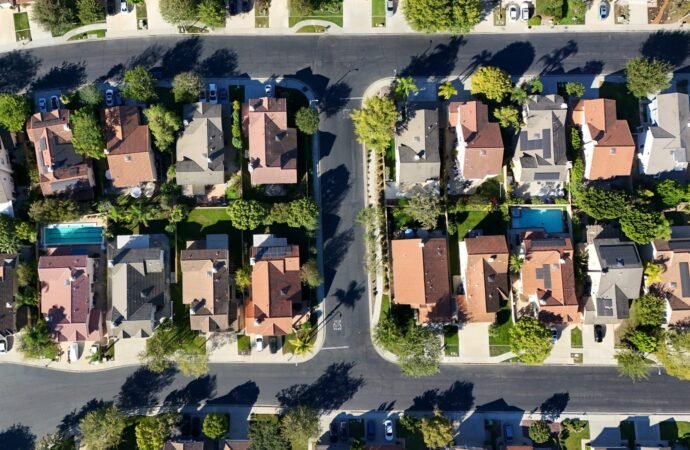Mortgage rates are nearing 7%, delivering another blow to a housing market already losing buyers and facing stalled sales | Fortune