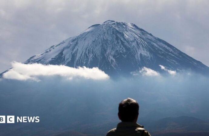 Mount Fuji: Japan’s Yamanashi to charge rescue fee during off season