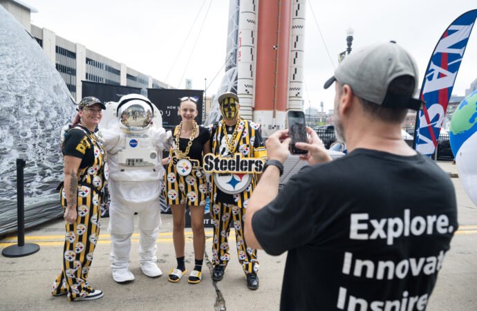 NASA Kicks Off Inspiration Tour with Steelers vs. Falcons Game – NASA