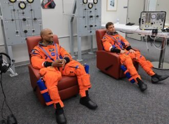 NASA Names Two Artemis II Astronauts to Emeritus Program – NASA