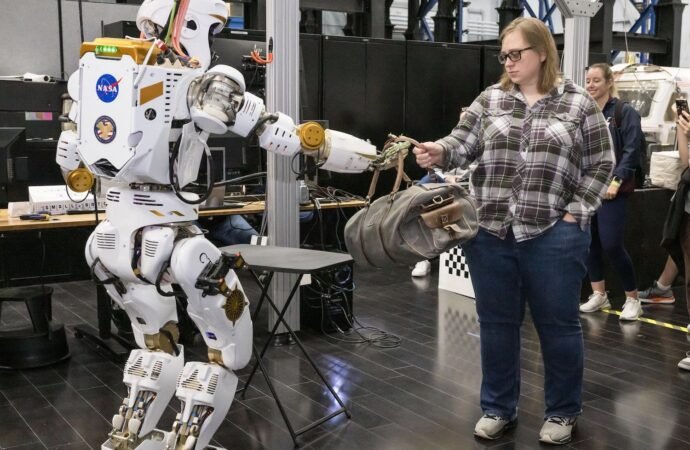 NASA wants to send humanoid robots to the moon