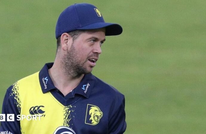 Nathan Sowter: Durham spinner to join Surrey for 2027 season