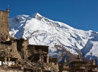 Nepal: Ten climbers missing after avalanche hits Himalayan base camp