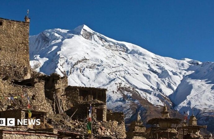 Nepal: Ten climbers missing after avalanche hits Himalayan base camp