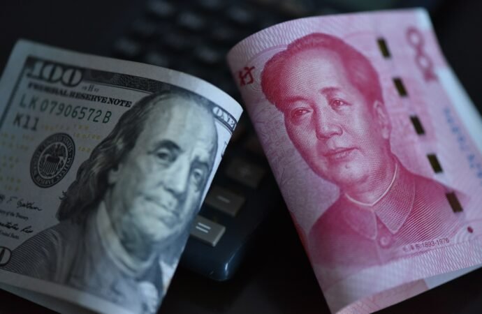 ‘No way’ the yuan challenges the U.S. dollar—though the yen and the pound may have more to fear, says Standard Chartered’s China CEO | Fortune