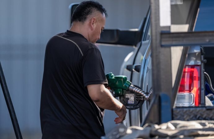 Oil is back above $100—but economists say that number isn’t the real threat to the U.S. economy | Fortune