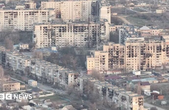 Oleshky: Residents eating garden weeds in Russian-occupied city cut off from food and water