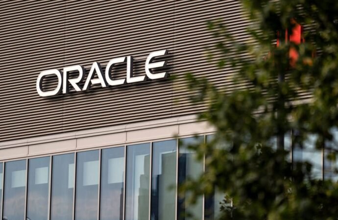 Oracle maintains its capex forecast and reports cloud growth, sending shares up 7%