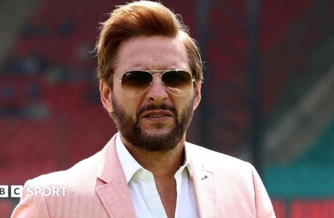 Pakistan v England: Shahid Afridi says seven changes ‘most shocking decision ever’