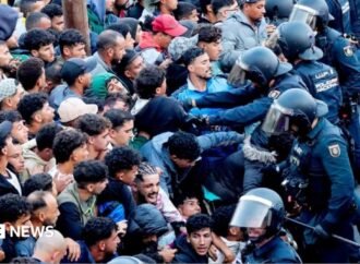 Police begin operation to move migrants from Ceuta beaches
